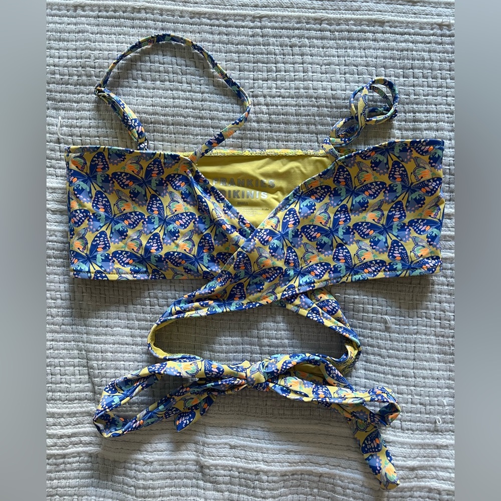 Frankie’s Bikinis Butterfly Top 🦋